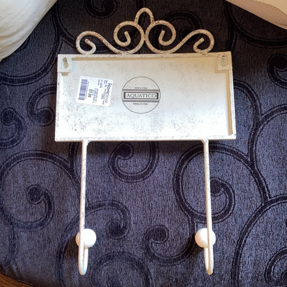 Hanger - Picture 2 of 2